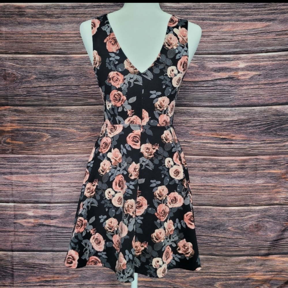 NWOT VNeck Floral Forever 21 Mini Dress